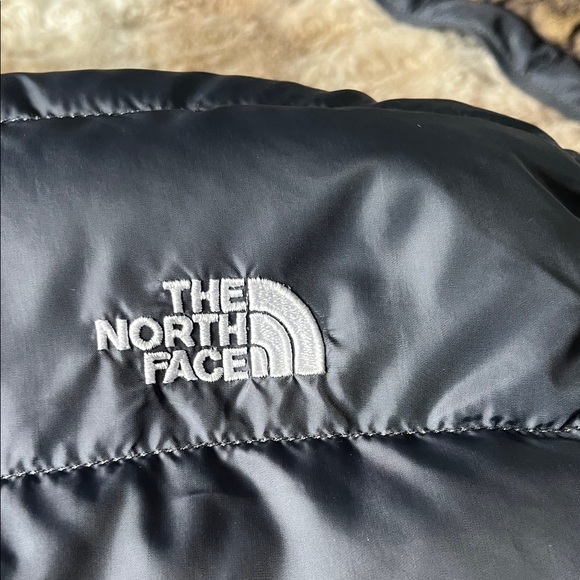 The North Face Women’s Puffer-PLS SEE PHOTOS MISSING FRONT ZIPPER!! - Picture 8 of 9